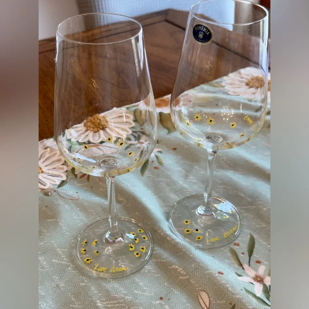Hand painted Wine Glasses NWT “Love Blooms “ set of two with yellow daisys